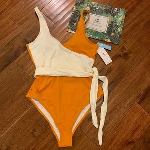 Cupshe one piece swimsuit. Brand NEW with tags!🔥